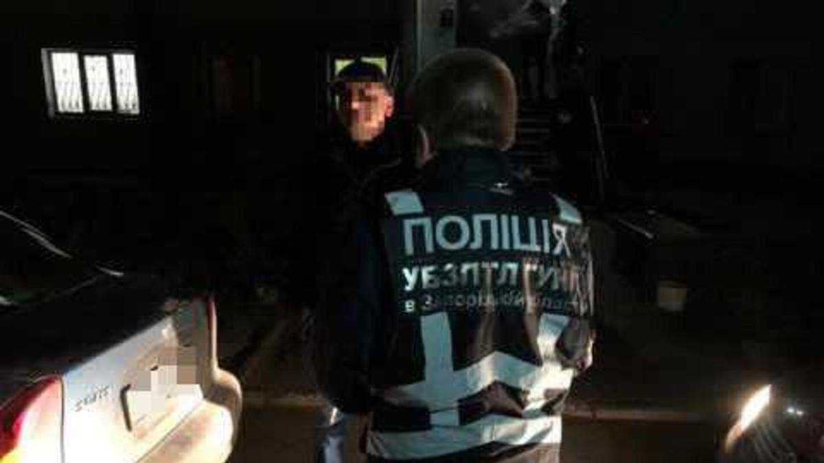 У Запоріжжі затримали сутенера У Запоріжжі затримали сутенера