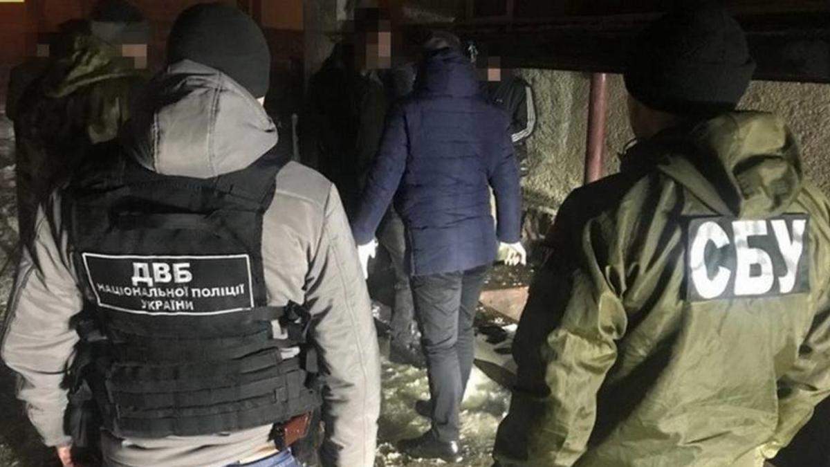 В Черновцах сотрудник полиции организовал сбыт наркотиков В Черновцах сотрудник полиции организовал сбыт наркотиков