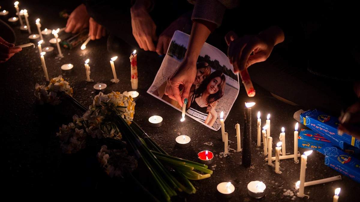 Все почалося з мирних зібрань, щоб ушанувати пам'ять жертв катастрофи Все почалося з мирних зібрань, щоб ушанувати пам'ять жертв катастрофи