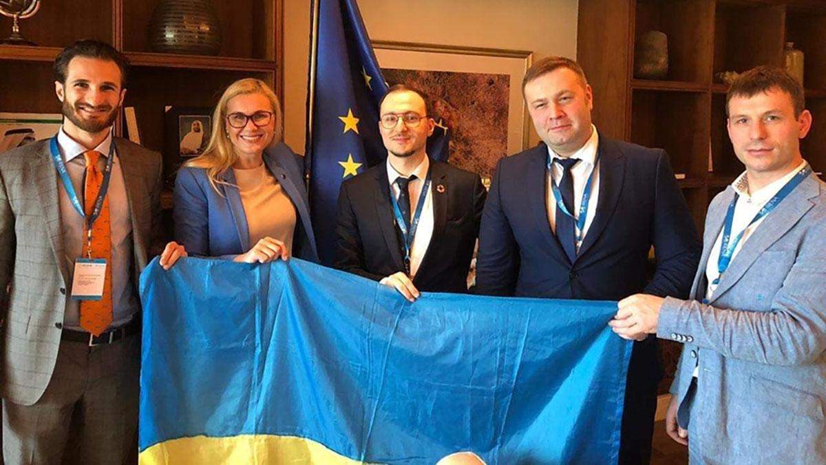 ЄС надасть підтримку Україні для розвитку зеленої енергії. ЄС надасть підтримку Україні для розвитку зеленої енергії.
