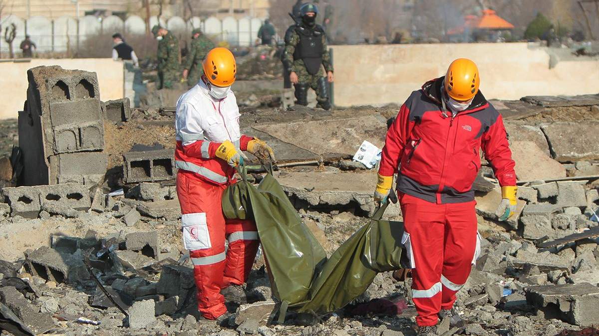 Катастрофа літака МАУ: в Ірані не збираються передавати чорні скриньки жодній зі сторін Катастрофа літака МАУ: в Ірані не збираються передавати чорні скриньки жодній зі сторін