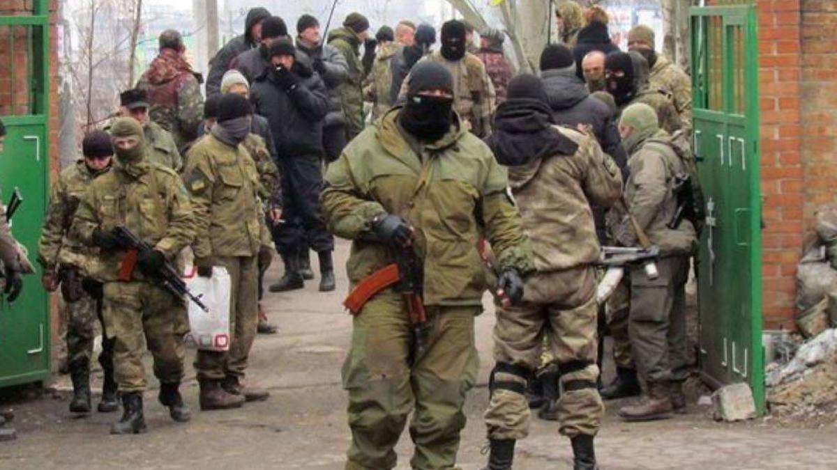 Бойовики на Донбасі через кризу з особовим складом почали "відлов" заробітчан із Росії Бойовики на Донбасі через кризу з особовим складом почали "відлов" заробітчан із Росії