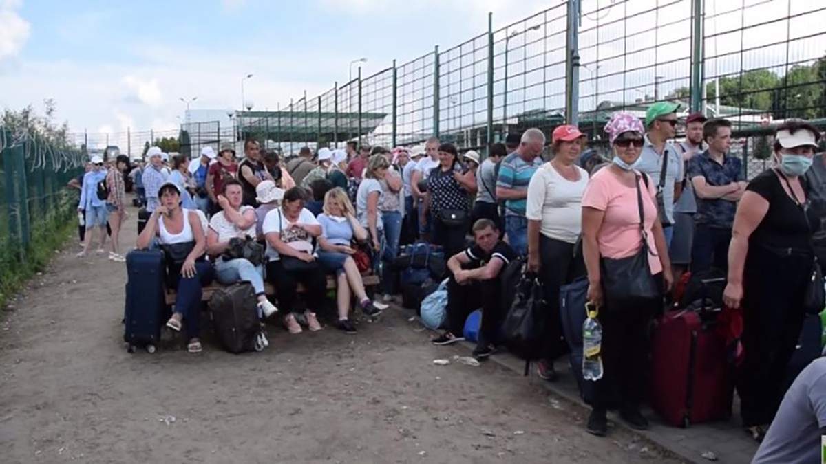 Черги на пішоходному переході Шегині 14 червня 2020: відео Черги на пішоходному переході Шегині 14 червня 2020: відео