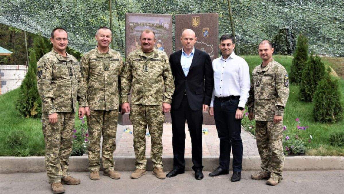 Игорь Палица встретился с военными в Донецкой области Игорь Палица встретился с военными в Донецкой области