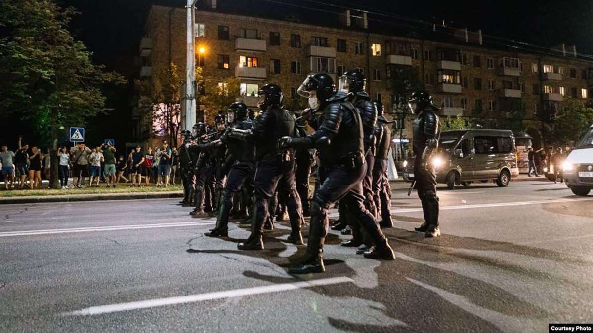Сутички в Бресті 20 вересня 2020, ОМОН відкрив вогонь: відео Сутички в Бресті 20 вересня 2020, ОМОН відкрив вогонь: відео