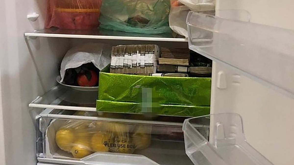 Деньги чиновники держали в холодильнике Деньги чиновники держали в холодильнике