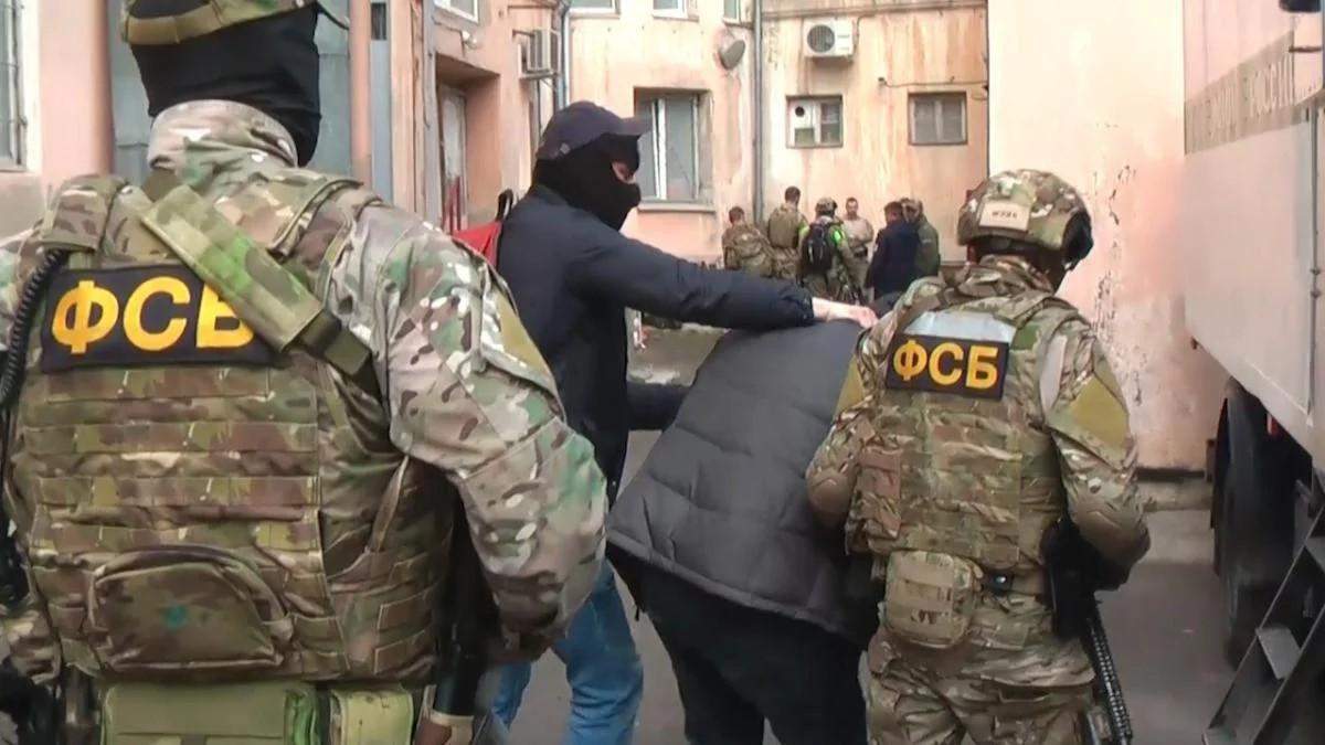 ФСБ схопила в Криму українця за роздавання листівок ФСБ схопила в Криму українця за роздавання листівок