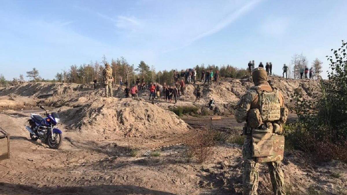 СБУ провела масштабну спецоперацію на Рівненщині через бурштин СБУ провела масштабну спецоперацію на Рівненщині через бурштин