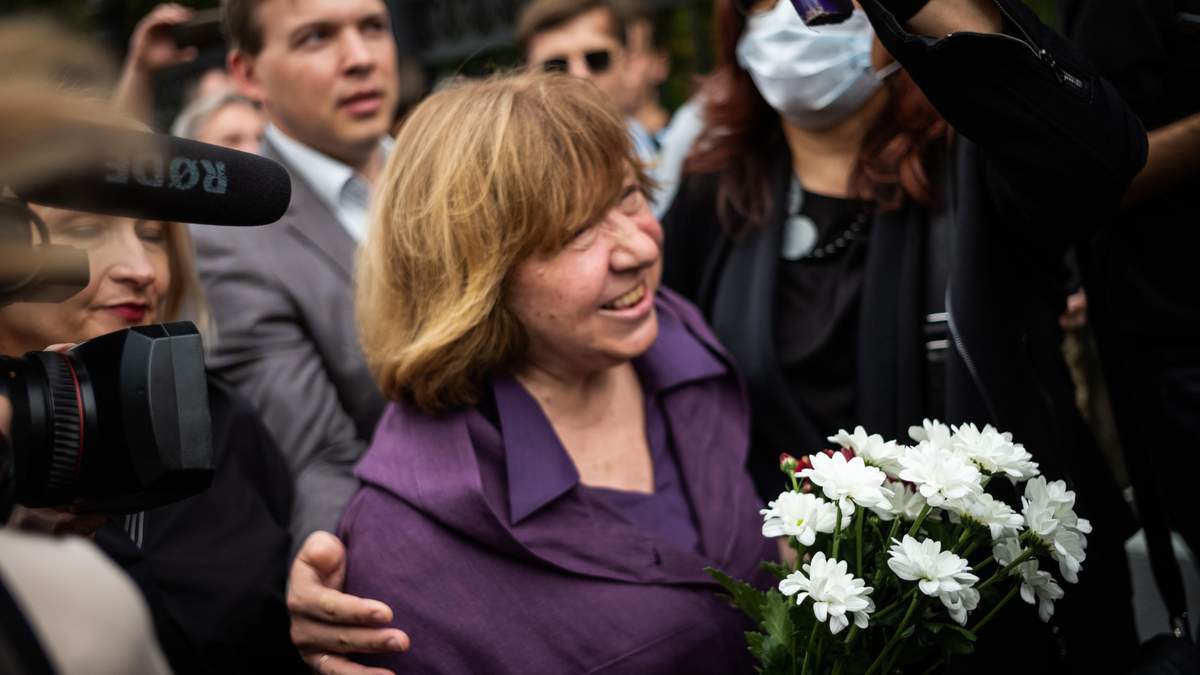 Світлана Алексієвич виїхала з Білорусі до Німеччини 28.09.2020 Світлана Алексієвич виїхала з Білорусі до Німеччини 28.09.2020