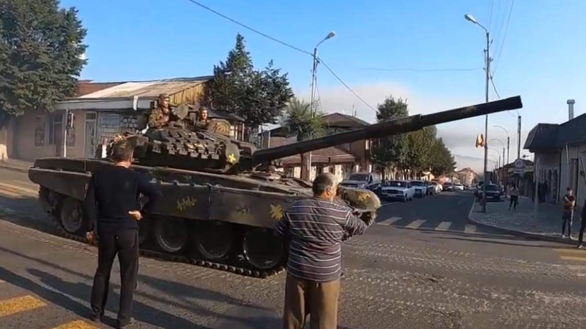 Вірменія обмежила виїзд із країни чоловіків і заявила про широкомасштабний наступ Азербайджану в Карабасі Вірменія обмежила виїзд із країни чоловіків і заявила про широкомасштабний наступ Азербайджану в Карабасі