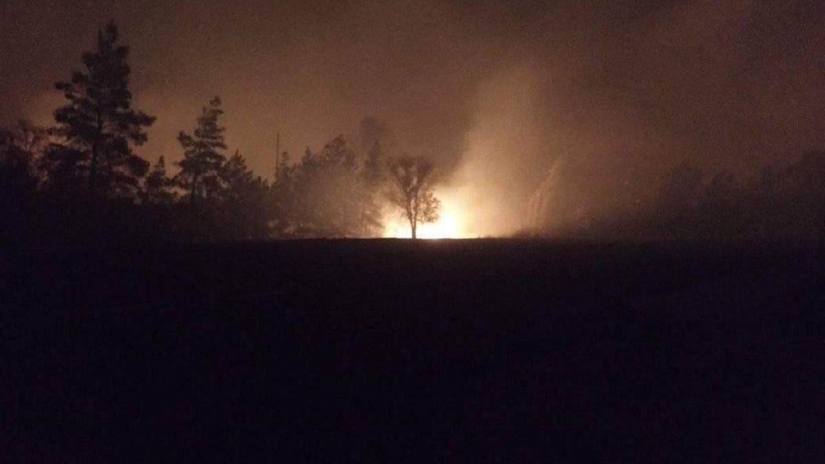 Боевики использовали пожары на Луганщине для ночных обстрелов Боевики использовали пожары на Луганщине для ночных обстрелов