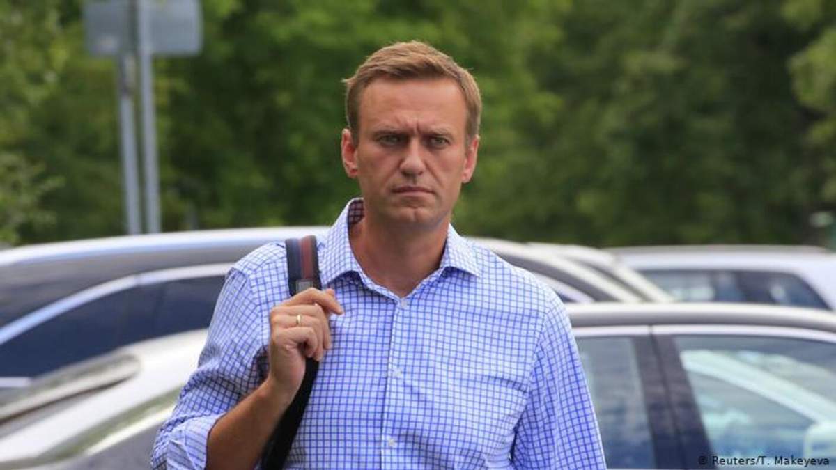 Навальний розповів версії щодо свого отруєння Навальний розповів версії щодо свого отруєння