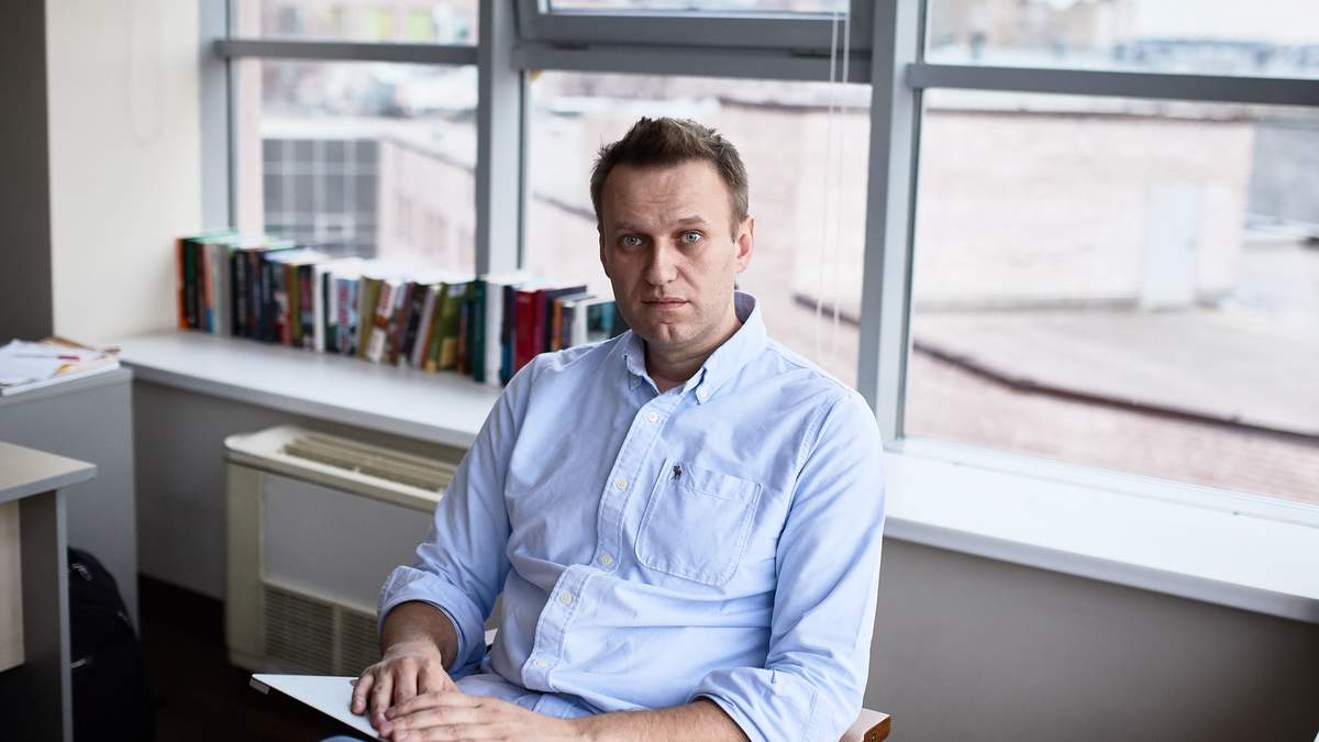 Навальний подає в суд на Пєскова - причина Навальний подає в суд на Пєскова - причина