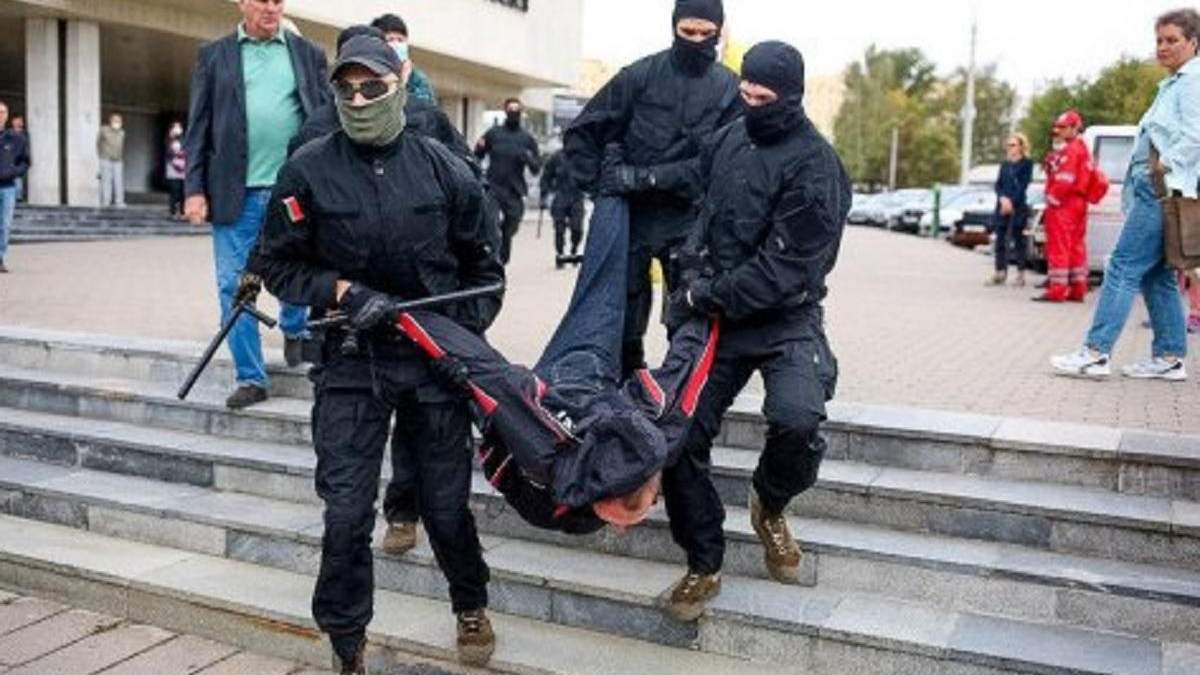 В Беларуси против активистов открыли более 300 дел: в чем их обвиняют В Беларуси против активистов открыли более 300 дел: в чем их обвиняют