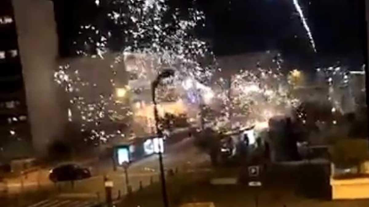 Невідомі штурмували відділок поліції під Парижем 10.10.2020 : відео Невідомі штурмували відділок поліції під Парижем 10.10.2020 : відео