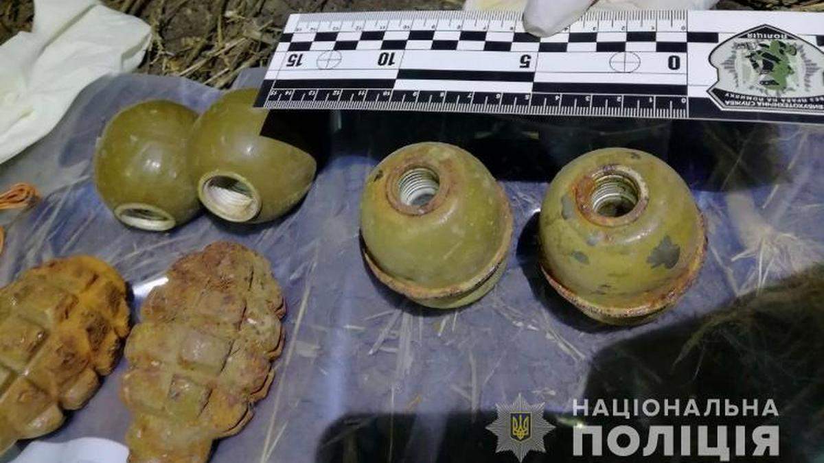 В Одесской области нашли крупный тайник оружия - фото В Одесской области нашли крупный тайник оружия - фото
