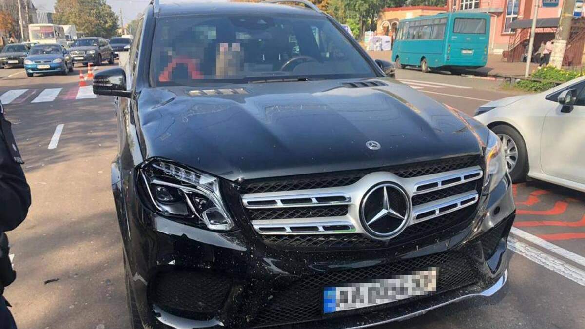 Працівниця київської прокуратури наїхала на школярку Працівниця київської прокуратури наїхала на школярку