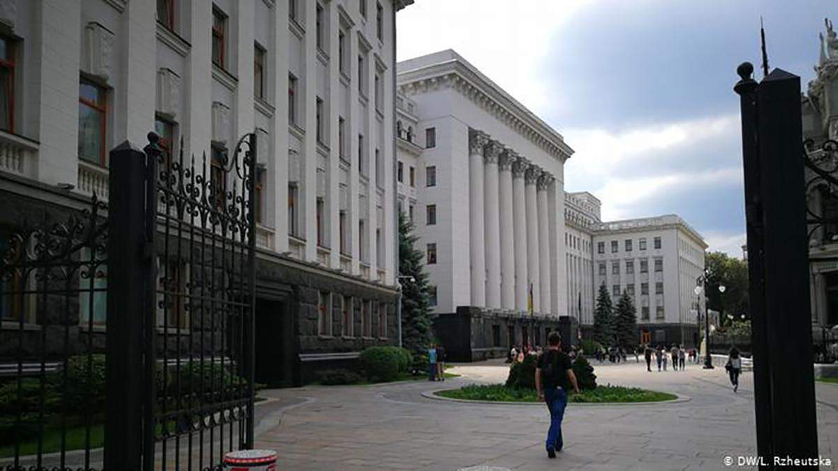 Під Офісом Президента невідомі розгорнули антисемітський банер: поліція відкрила кримінальне провадження Під Офісом Президента невідомі розгорнули антисемітський банер: поліція відкрила кримінальне провадження