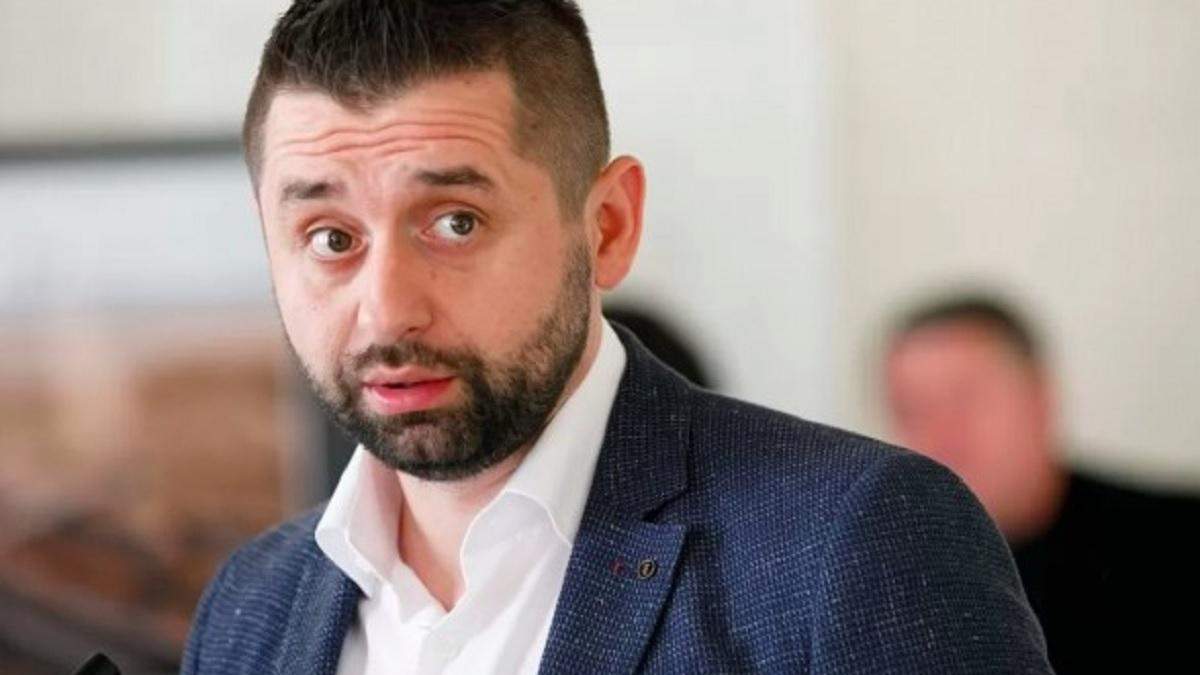 Потому что он так решил, – опрос Зеленского перессорил политиков в эфире Потому что он так решил, – опрос Зеленского перессорил политиков в эфире