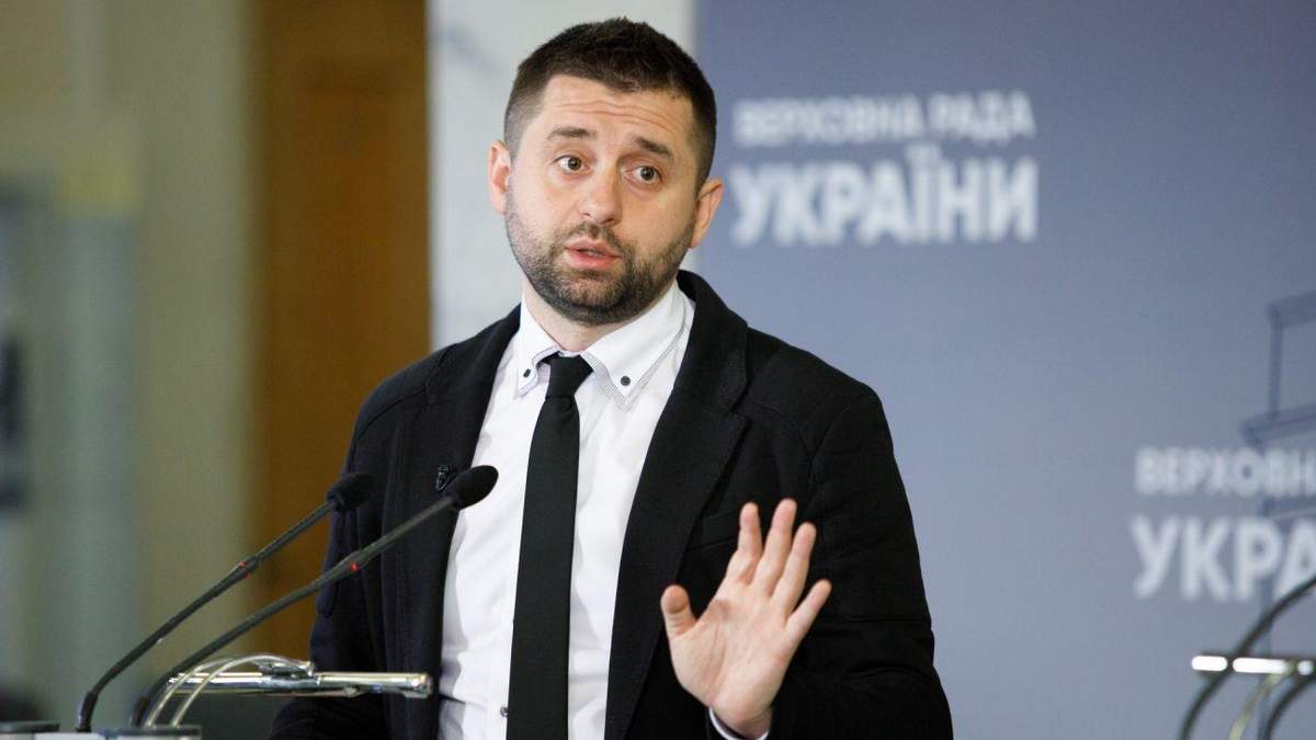У Слузі народу відповіли на критику опитування від Зеленського У Слузі народу відповіли на критику опитування від Зеленського
