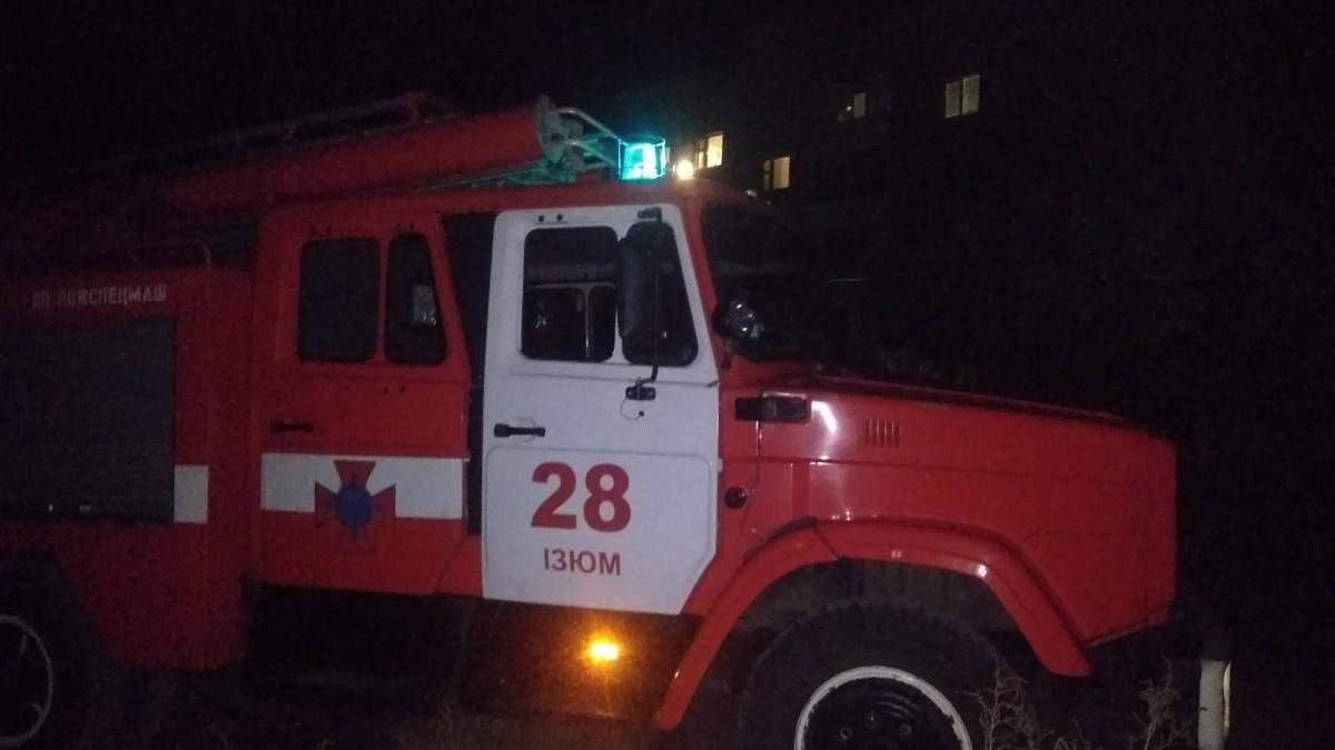 Пожежа у 5-поверхівці в Ізюмі 16.10.2020: є жертва – фото Пожежа у 5-поверхівці в Ізюмі 16.10.2020: є жертва – фото