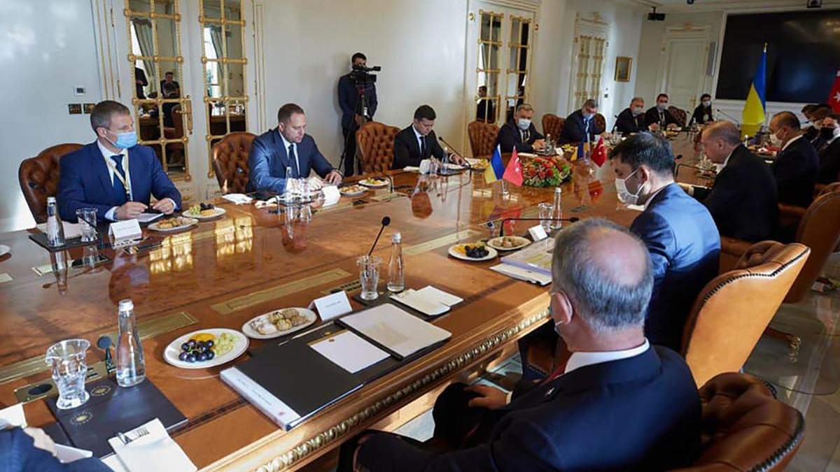 Керівник ОПУ Андрій Єрмак підбив підсумки візиту української делегації на чолі з президентом Зеленським до Туреччини Керівник ОПУ Андрій Єрмак підбив підсумки візиту української делегації на чолі з президентом Зеленським до Туреччини