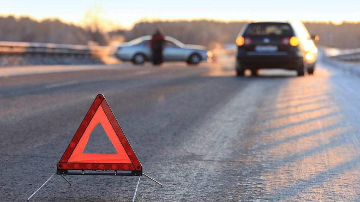 Біля Києва зіштовхнулись 4 автівки: є загиблі – моторошне відео 18+ Біля Києва зіштовхнулись 4 автівки: є загиблі – моторошне відео 18+