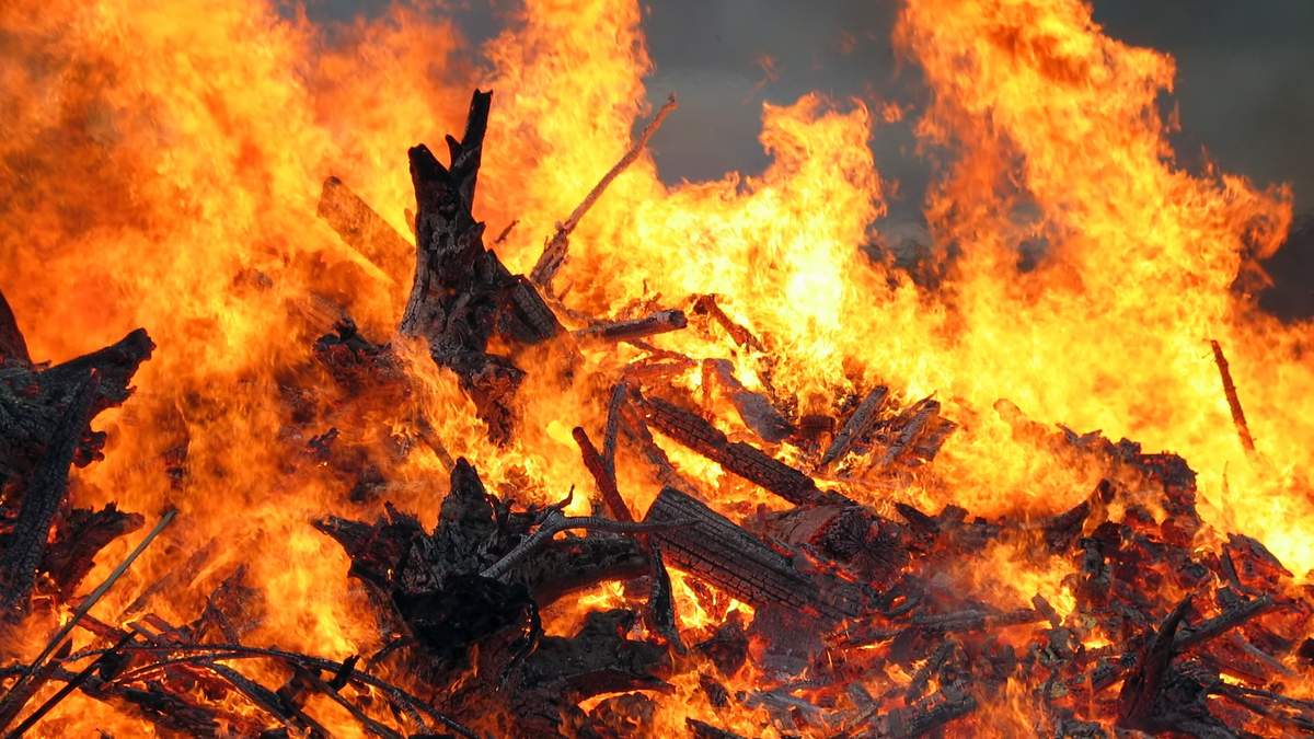 ЗМІ: У Харкові спалахнула пожежа у будинку – відео ЗМІ: У Харкові спалахнула пожежа у будинку – відео