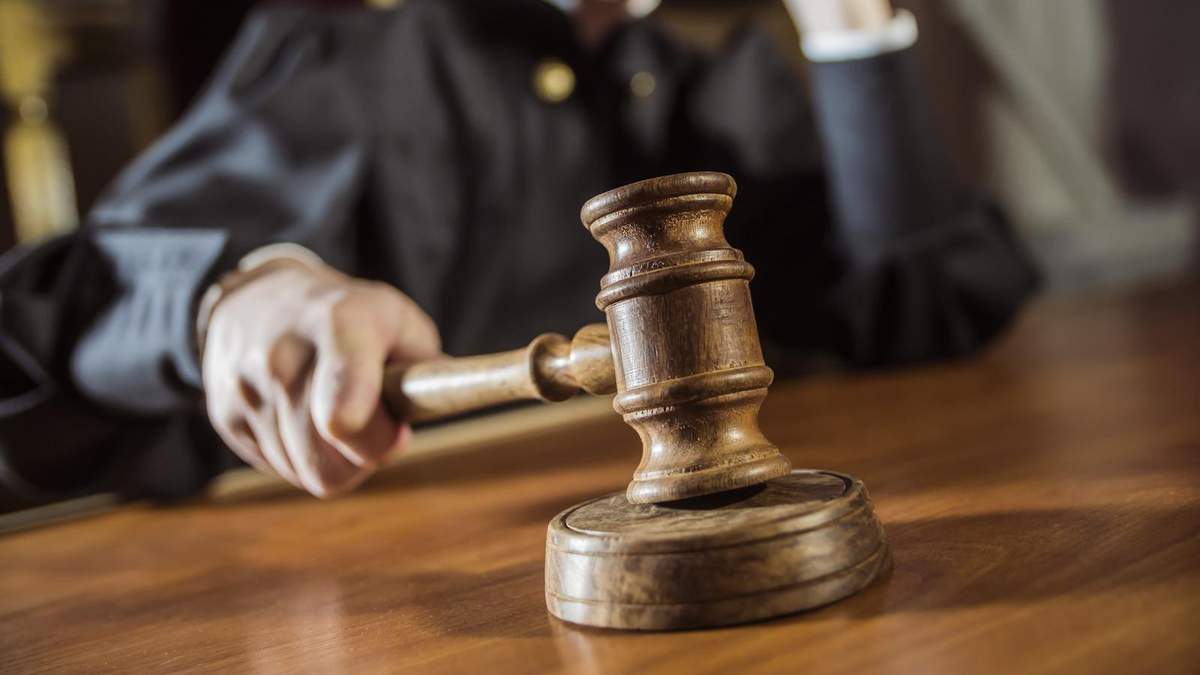 Суд не застосував антиколомойський закон до справи Суркісів Суд не застосував антиколомойський закон до справи Суркісів