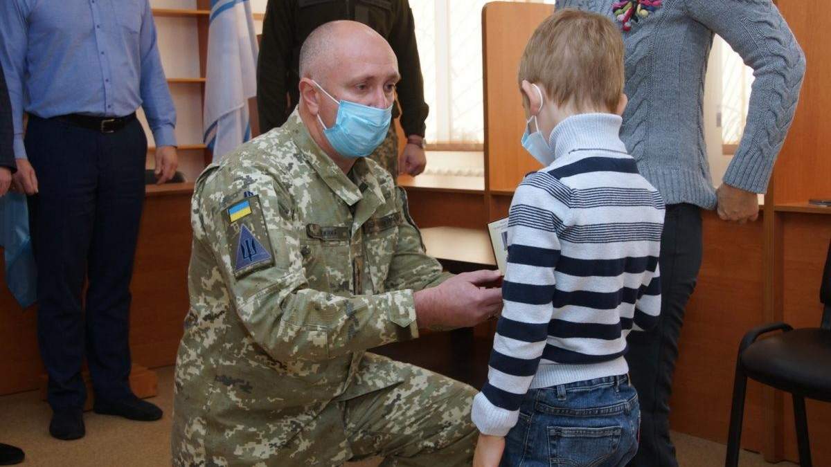 На Харківщині посмертно нагородили екіпаж літака Ан-26: фото На Харківщині посмертно нагородили екіпаж літака Ан-26: фото