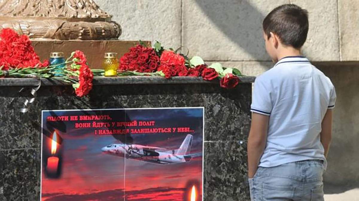 Родственники погибших в катастрофе Ан-26 будут подавать в суд Родственники погибших в катастрофе Ан-26 будут подавать в суд