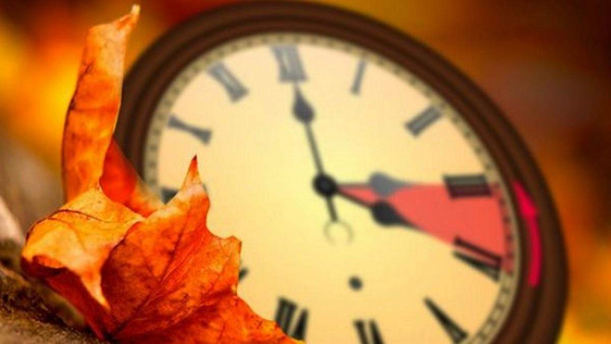 Зимовий час – стрілки переводять на годину назад Зимовий час – стрілки переводять на годину назад