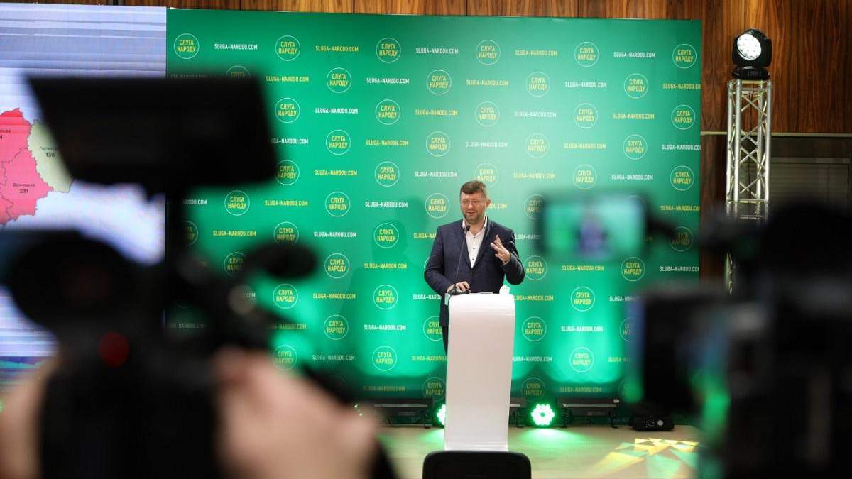 "Слуга Народу" стала національним лідером за кількістю мандатів до обласних та районних рад "Слуга Народу" стала національним лідером за кількістю мандатів до обласних та районних рад