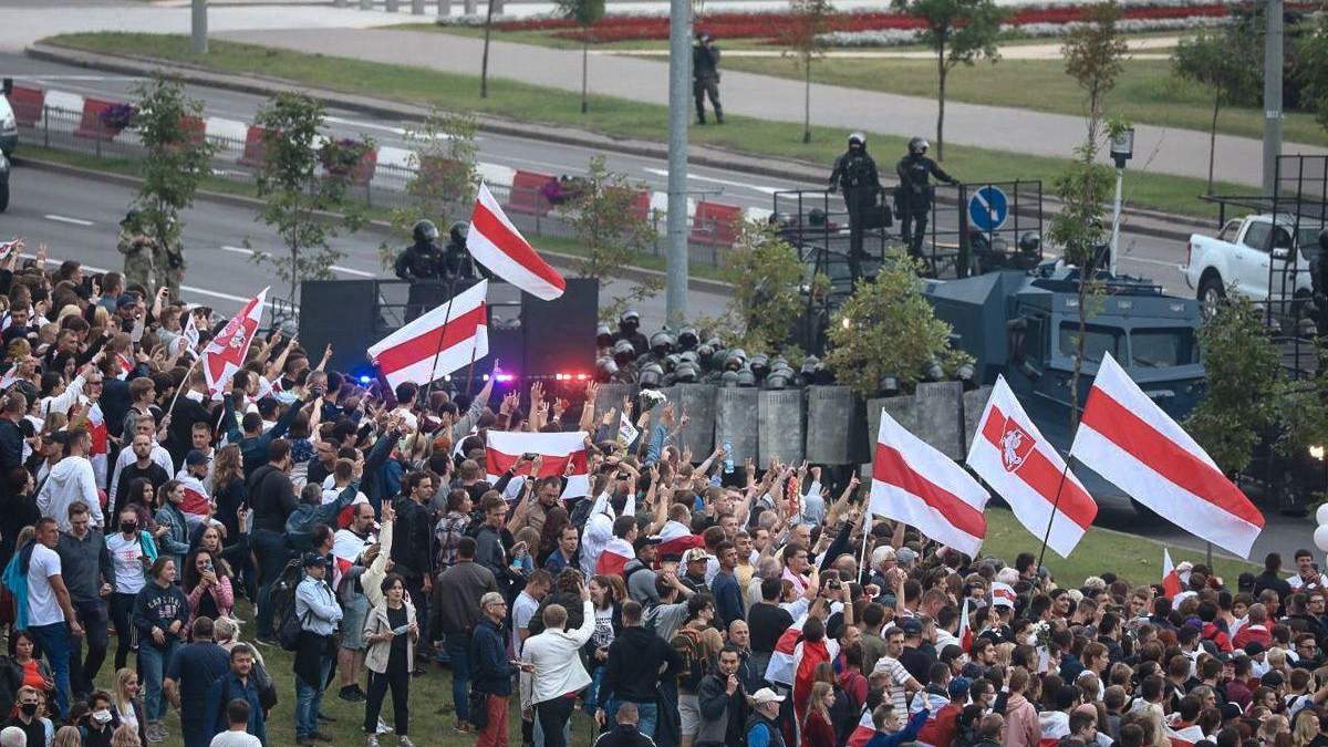 Протесты в Беларуси - массовые избиения и издевательства ОМОНа - 24 Канал Протесты в Беларуси - массовые избиения и издевательства ОМОНа - 24 Канал
