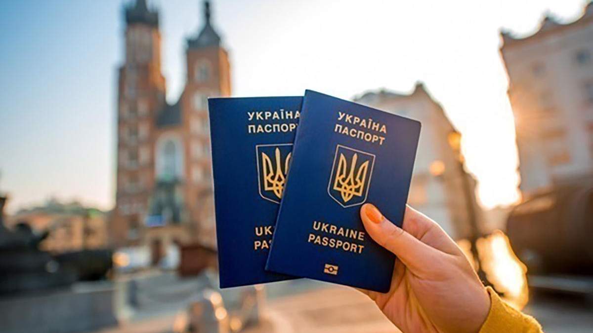 Решение КСУ - основание для ЕС приостановить безвиз с Украиной Решение КСУ - основание для ЕС приостановить безвиз с Украиной