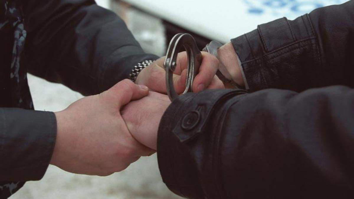 У Миколаєві чоловік із ножем пограбував школяра У Миколаєві чоловік із ножем пограбував школяра