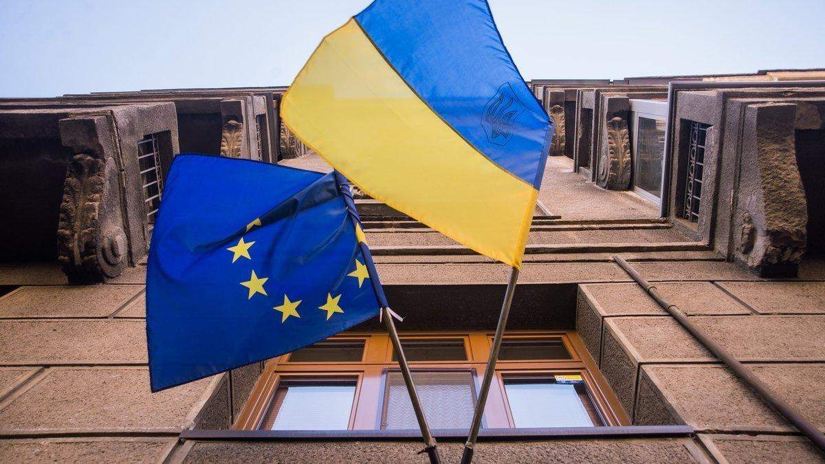 Європарламент пропонує відновити функції НАЗК попри рішення КСУ Європарламент пропонує відновити функції НАЗК попри рішення КСУ