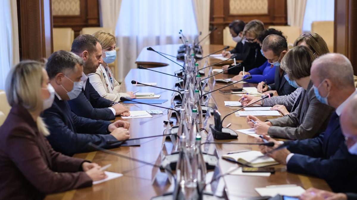 Єрмак розповів послам G7 про ситуацію на Донбасі: головне Єрмак розповів послам G7 про ситуацію на Донбасі: головне