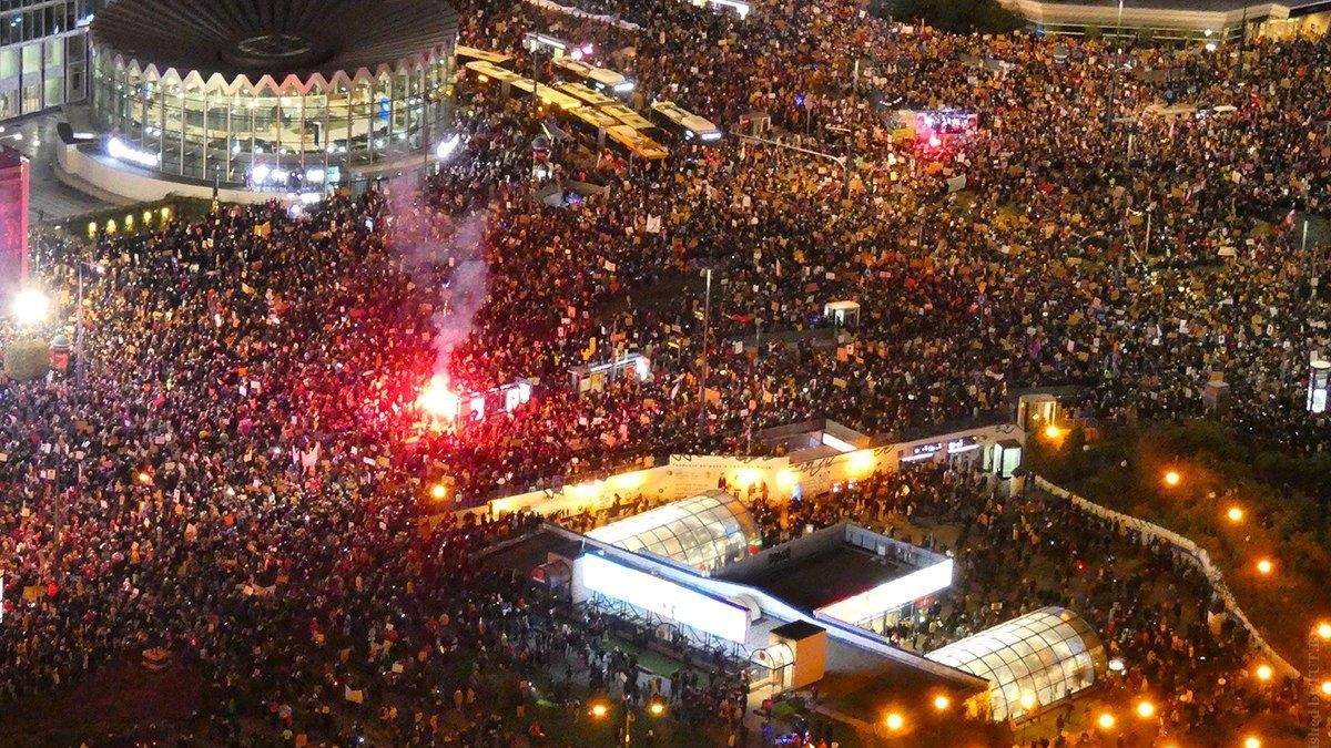 Протест в Варшаве из-за запрета абортов 30 октября 2020: видео Протест в Варшаве из-за запрета абортов 30 октября 2020: видео