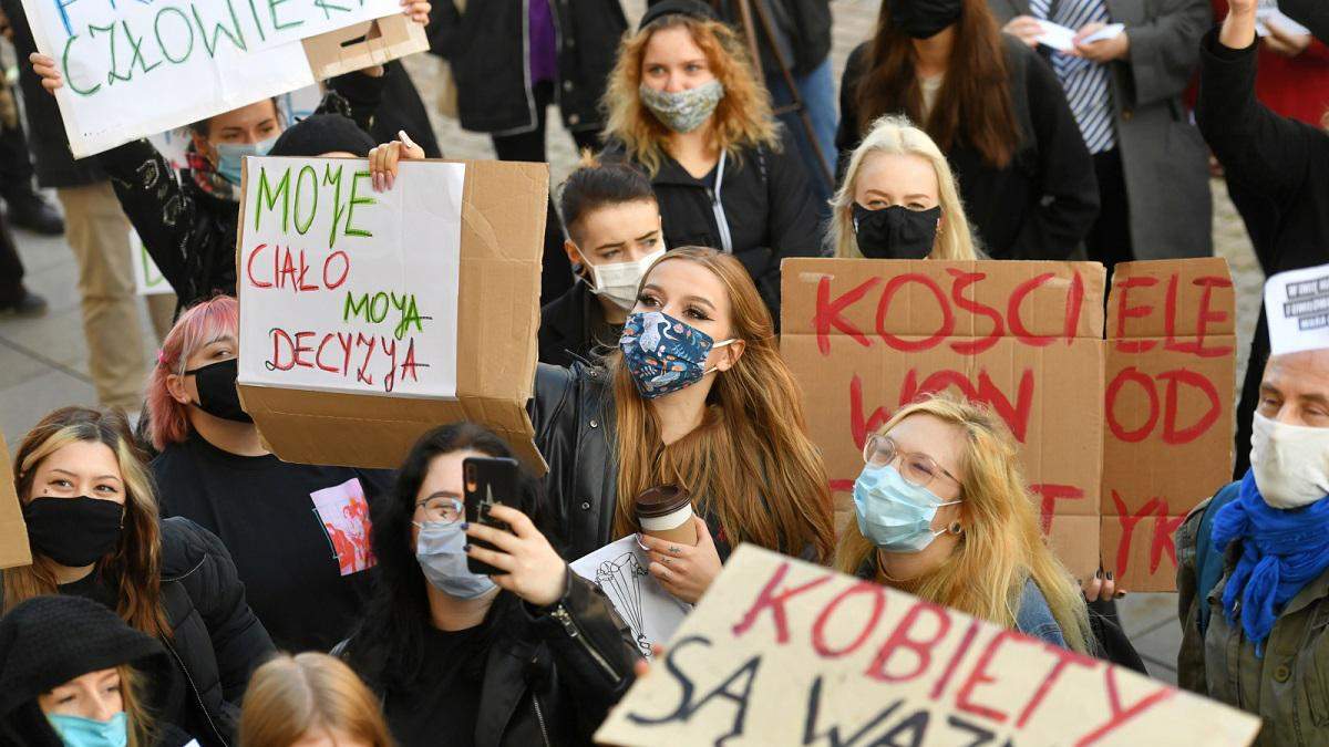 Протести проти абортів: у Варшаві затримали 37 людей Протести проти абортів: у Варшаві затримали 37 людей