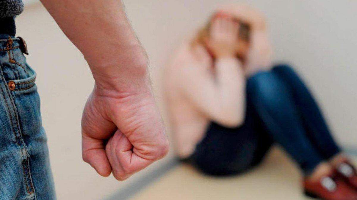 У Миколаєві чоловік облив хімічною речовиною свою сім'ю: фото У Миколаєві чоловік облив хімічною речовиною свою сім'ю: фото