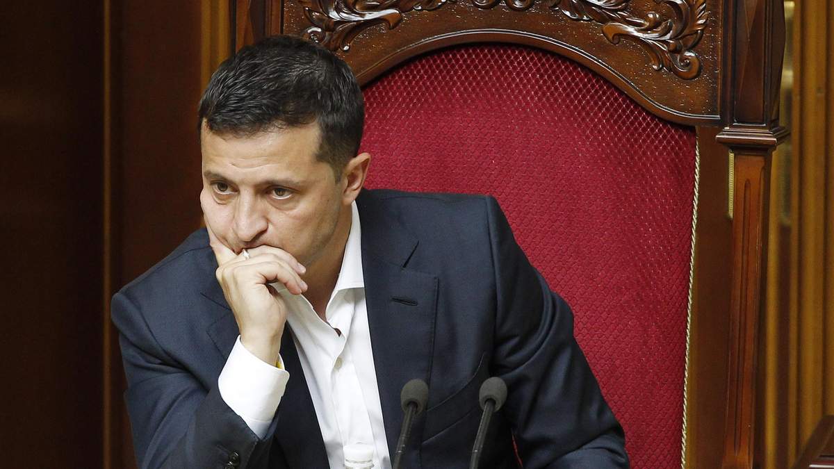 Справа рук маріонеток Кремля та олігархів, – Зеленський для FT про рішення КСУ та його наслідки Справа рук маріонеток Кремля та олігархів, – Зеленський для FT про рішення КСУ та його наслідки