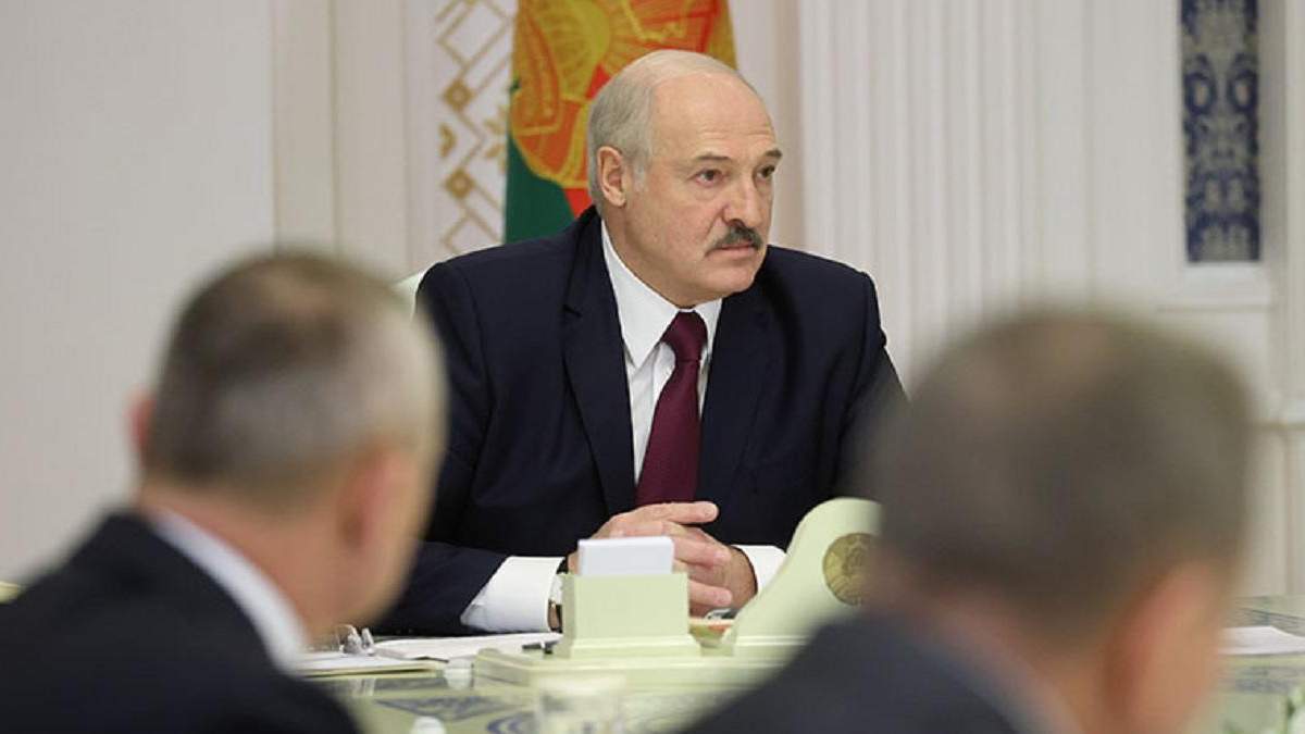 Лукашенко наказав зачистити Мінськ, бо місто нагадує кладовище Лукашенко наказав зачистити Мінськ, бо місто нагадує кладовище