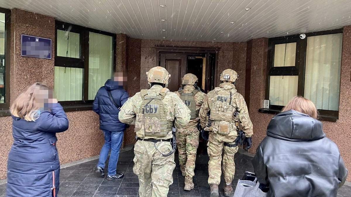 Одного з керівників ДФС на Харківщині затримали за постійні хабарі