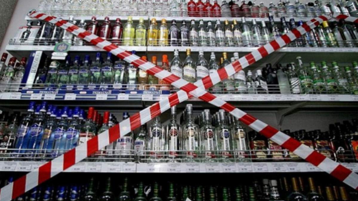 У Чернівцях вночі заборонили продавати алкоголь: деталі У Чернівцях вночі заборонили продавати алкоголь: деталі