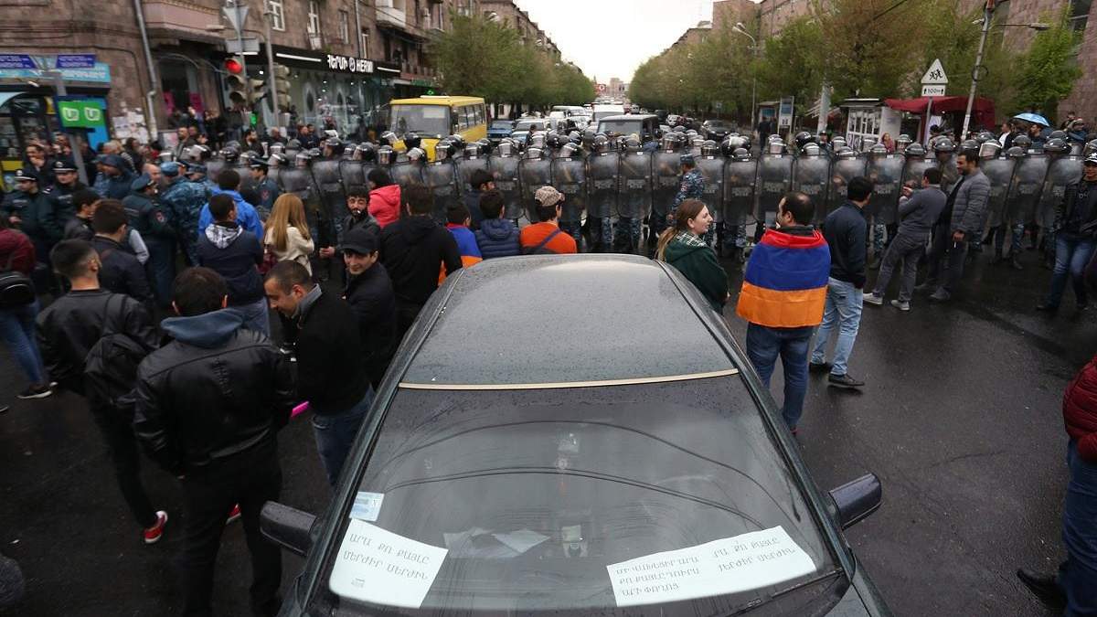 Протести в Єревані: поліція затримала кілька десятків людей Протести в Єревані: поліція затримала кілька десятків людей