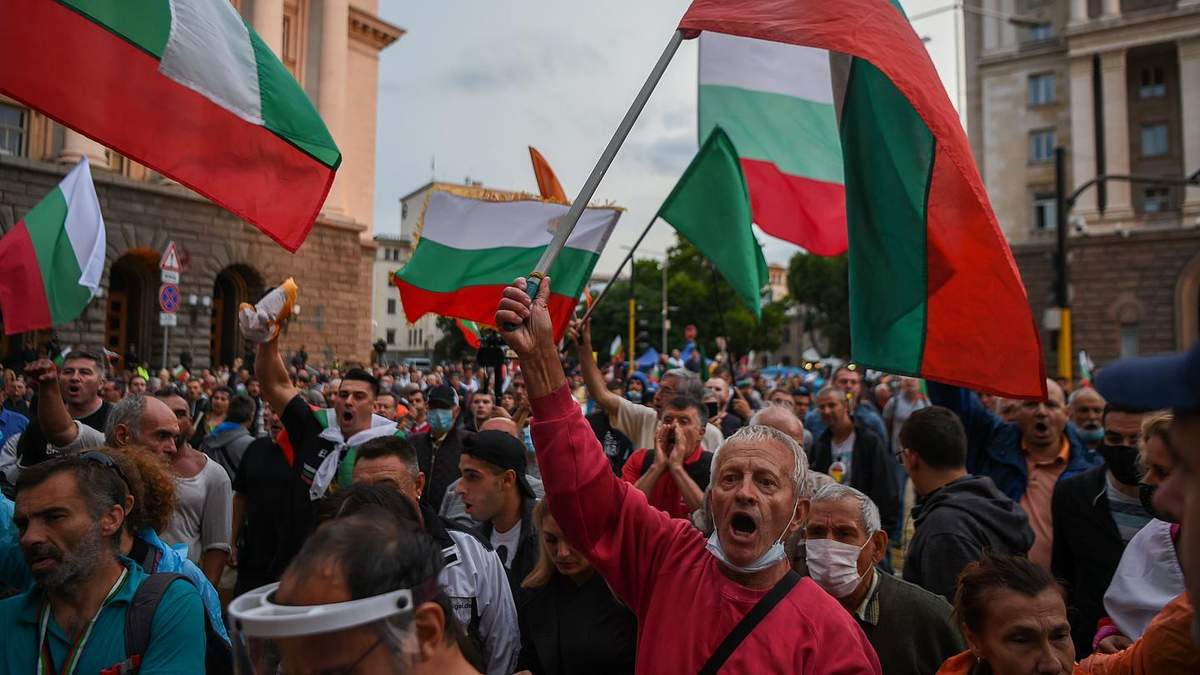 Протесты в Болгарии из-за COVID-19 Протесты в Болгарии из-за COVID-19