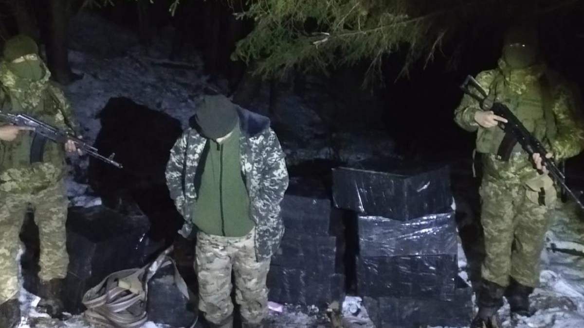 На кордоні з Румунією спіймали 17-річного контрабандиста – фото На кордоні з Румунією спіймали 17-річного контрабандиста – фото