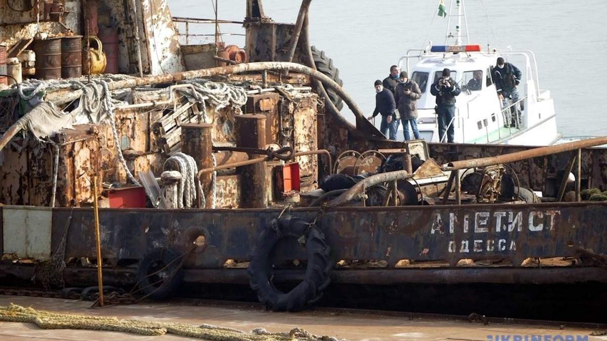 Біля буксира Аметист море забруднене у 3,8 раза вище за норму Біля буксира Аметист море забруднене у 3,8 раза вище за норму