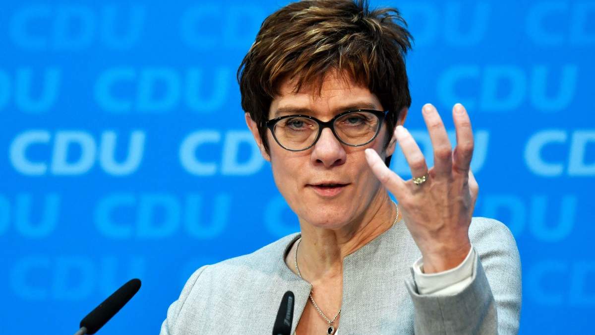 У Росії назвали школяркою главу міноборони Німеччини: деталі скандалу У Росії назвали школяркою главу міноборони Німеччини: деталі скандалу